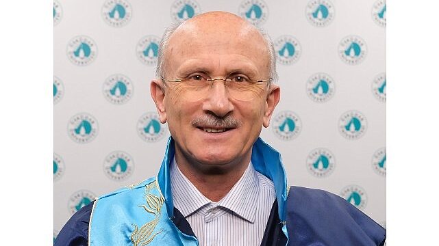 Prof. Dr. Reşat Öngören:  “Peygamberler ve velîler bile Hak ve hakikatle buluşmadan önce yalnızlık yaşıyor!”