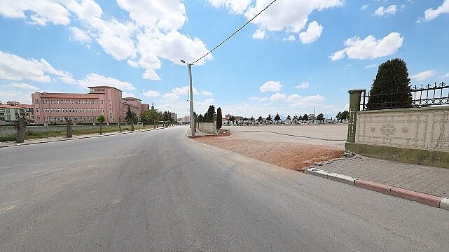 Şehir Mezarlığına Araçlar İçin Yeni Giriş Kapısı Açıldı