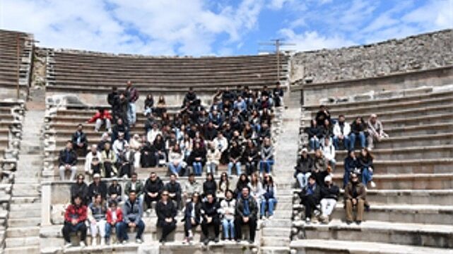Üniversite öğrencilerine Bergama ve Ödemiş gezisi