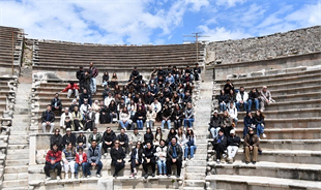 Üniversite öğrencilerine Bergama ve Ödemiş gezisi