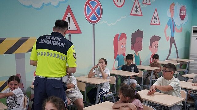 7 bin 530 öğrenci Büyükşehir’le kuralları öğrendi
