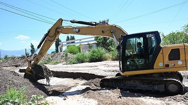 Alaşehir’de Zeytinçayı Deresi Temizlendi, Taşkın Riskine Önlem Alındı