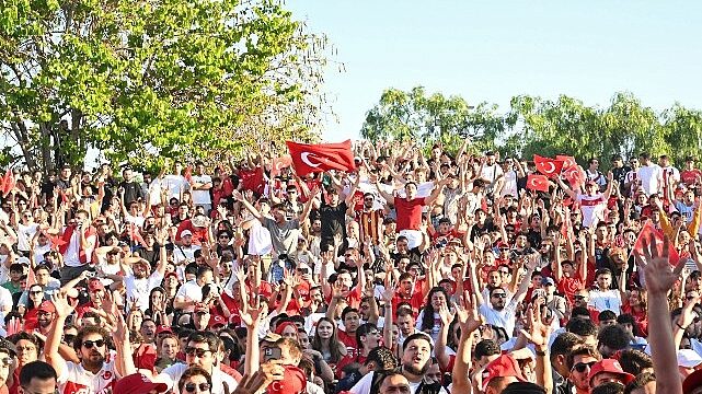 Antalyalılar Dünya Kupası heyecanı için Olbia Kent Meydanı’nda buluştu