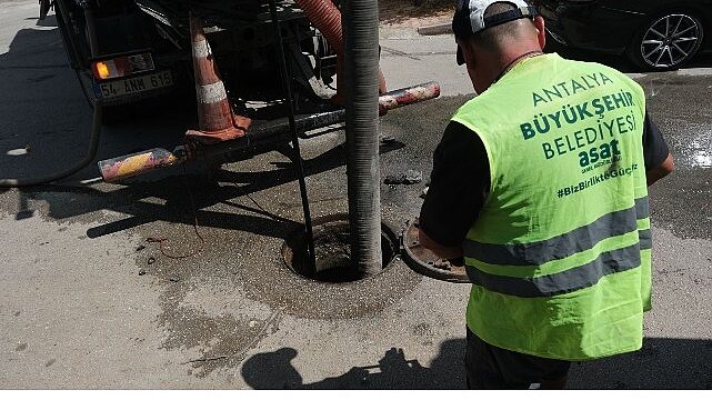 ASAT kanalizasyon hattı temizliği ve kapak düzenleme çalışmalarını sürdürüyor