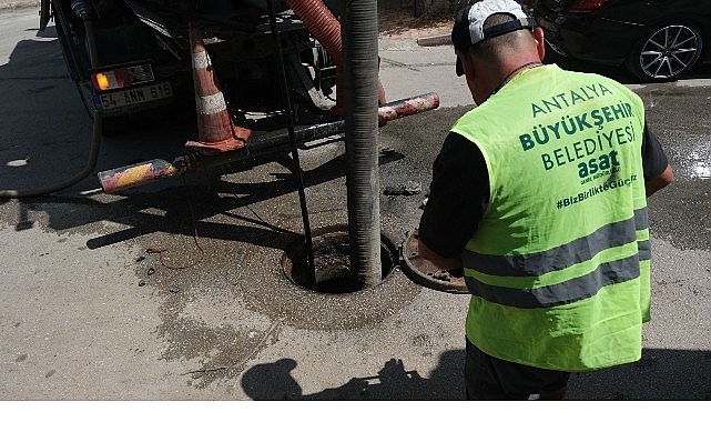 ASAT kanalizasyon hattı temizliği ve kapak düzenleme çalışmalarını sürdürüyor