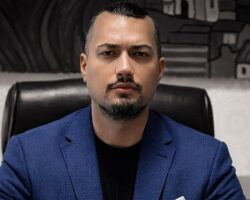 Atakan Taşur Türkiye’den Türk Dünyasına uzanan başarı hikayesiyle dikkat çekiyor