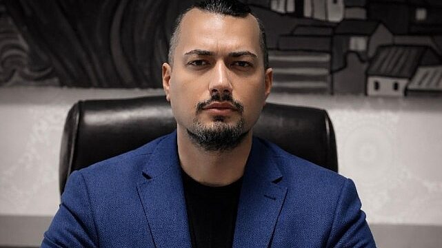 Atakan Taşur Türkiye’den Türk Dünyasına uzanan başarı hikayesiyle dikkat çekiyor