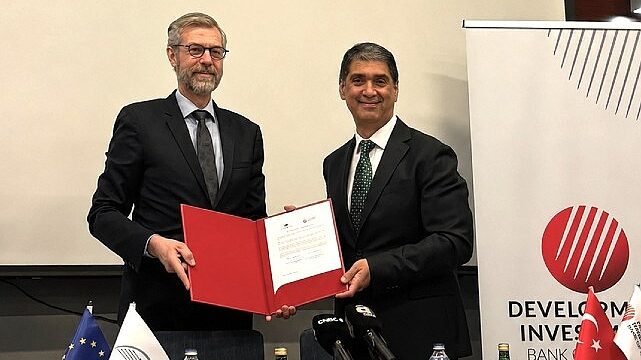 Avrupa Yatırım Bankası Türkiye’de yatırım faaliyetlerine, Türk şirketlerinin karbonsuzlaşmasını destekleyecek 200 milyon avro ile yeniden başlıyor