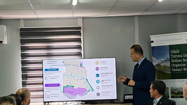 Bakan Yardımcısı Ahmet Bağcı Dikili Jeotermal Isıtmalı Sera Organize Tarım Bölgesi’nde İncelemelerde Bulundu