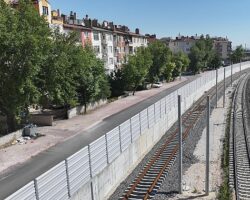 Başkan Altay, Banliyö Hattında Tren Kaynaklı Gürültüye Karşı Ses Bariyeri Yaptıklarını Açıkladı