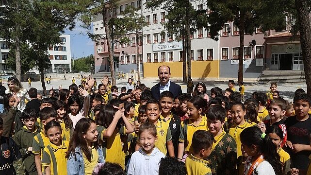 Başkan Altay Karne Alan Tüm Öğrencileri Tebrik Etti