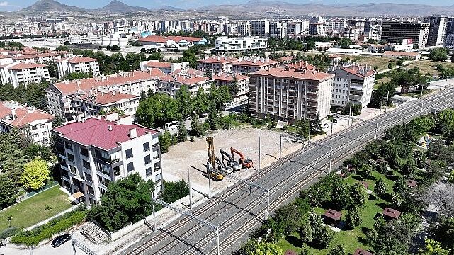 Başkan Altay: “KONYARAY Projesi Kapsamında Demiryolu Caddesi’nde Kesintisiz Bir Ulaşım Koridoru Oluşturuyoruz”