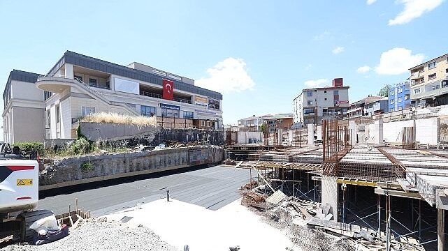 Başkan Büyükakın, Kent Meydanı projesini inceledi