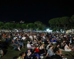 Başkan Çerçioğlu Vatandaşları Tekstil Park ve Mimar Sinan Parkı’nın Eşsiz Atmosferinde Açık Hava Sineması ile Buluşturdu
