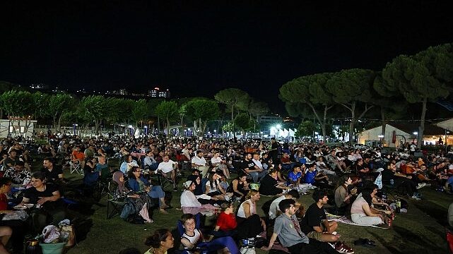 Başkan Çerçioğlu Vatandaşları Tekstil Park ve Mimar Sinan Parkı’nın Eşsiz Atmosferinde Açık Hava Sineması ile Buluşturdu