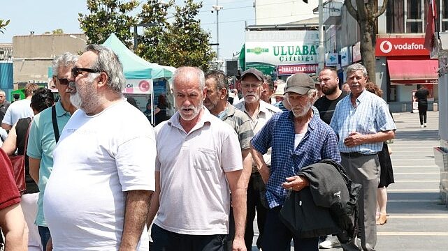 Başkan Erkan Aydın’dan Vatandaşlara Aşure İkramı