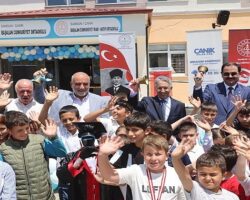 Başkan Sandıkçı Öğrencilerin Karne Sevincini Paylaştı