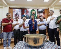 Başkan Tugay aşure lokmasını paylaştı