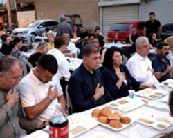 Başkan Tugay Kınık’ta muharrem lokmasını paylaştı