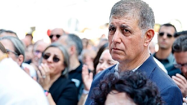 Başkan Tugay, Özkan Yücel’e son görevini yerine getirdi