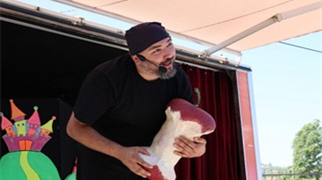 Başkan Tugay’dan Kiraz ve Aliağalı çocuklara karne hediyesi