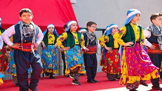 Başkan Vekili İbrahim Akın, öğrencilerin karne sevincine ortak oldu