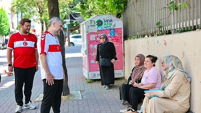Başkan Vekili İbrahim Akın, YKS günü aileleri yalnız bırakmadı