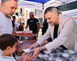 Başkan Vekili İbrahim Akın’dan vatandaşlara aşure ikramı