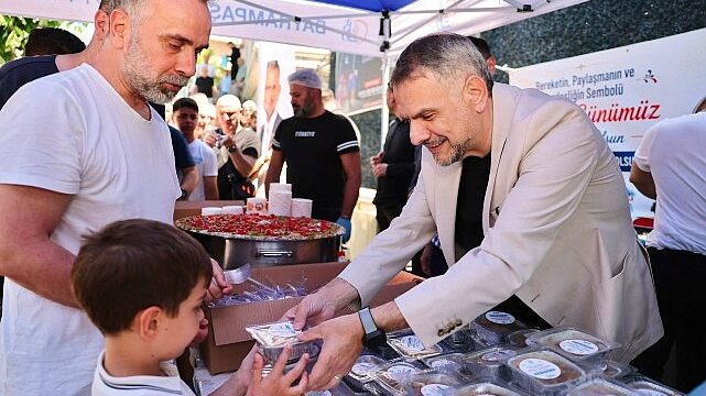 Başkan Vekili İbrahim Akın’dan vatandaşlara aşure ikramı