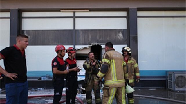 Bornova’da depo yangını dakikalar içinde kontrol altına alındı