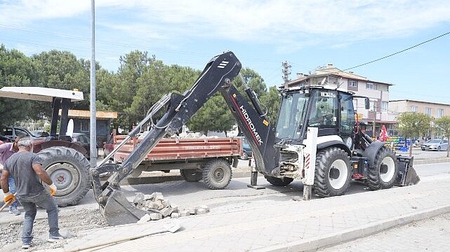 Burhaniye Belediyesi Sahada Çalışmalarını Sürdürüyor