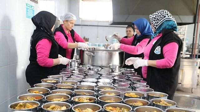 Burhaniye Belediyesi’nden Binlerce Haneye Destek Eli