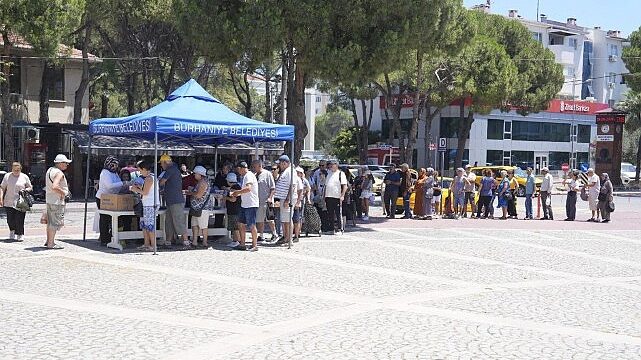 Burhaniye Belediyesi’nden Geleneksel Aşure Hayrı