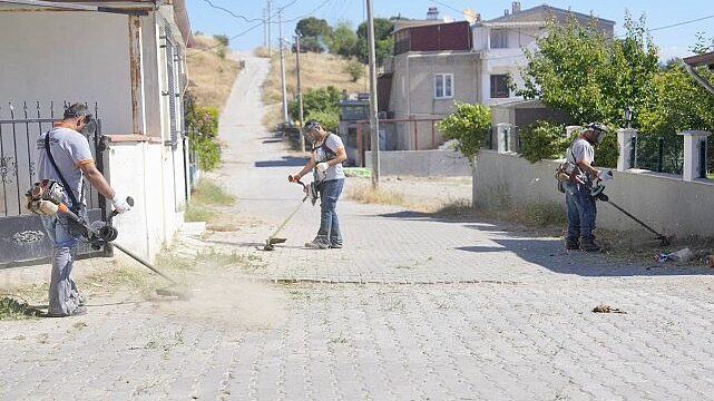 Burhaniye’nin Her Noktasında Aralıksız Temizlik Mesaisi