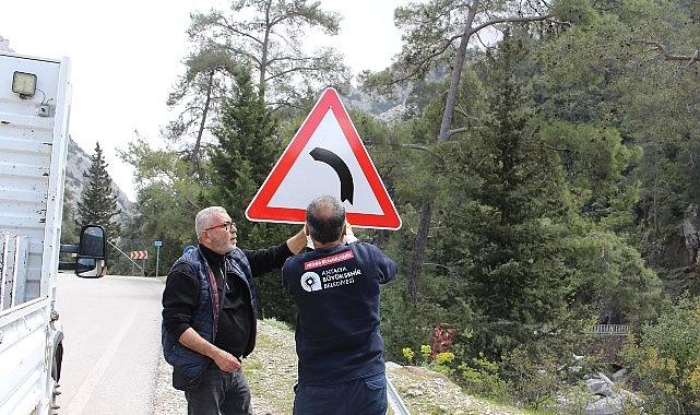 Büyükşehir’den Kemer yayla yollarında kapsamlı çalışma