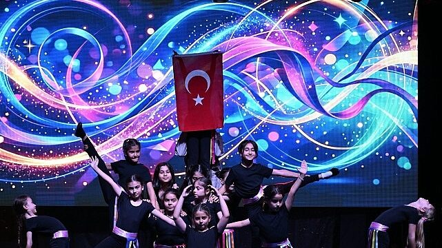 Büyükşehir’in Minikleri Yıl Sonu Gösterisinde Alkış Topladı