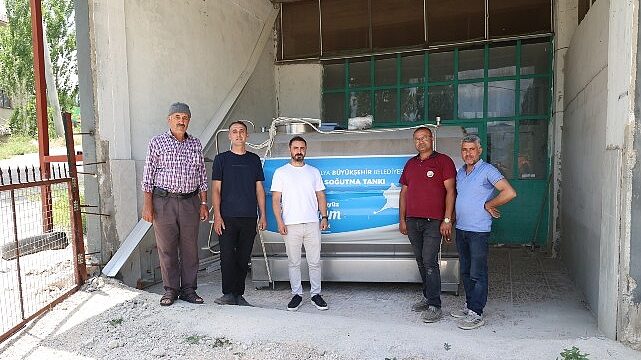 Büyükşehir’in üreticilere ekipman destekleri sürüyor