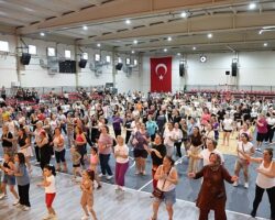 Çiğli’de Aerobik ve Dans Gecesi Coşkusu