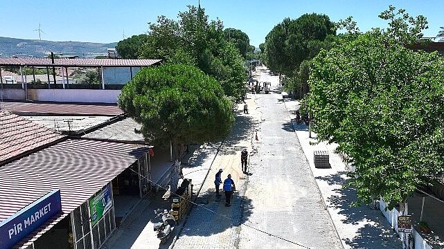 Didim Belediyesi Balat Mahallesi’nde Taş Döşeme Çalışmalarını Sürdürüyor