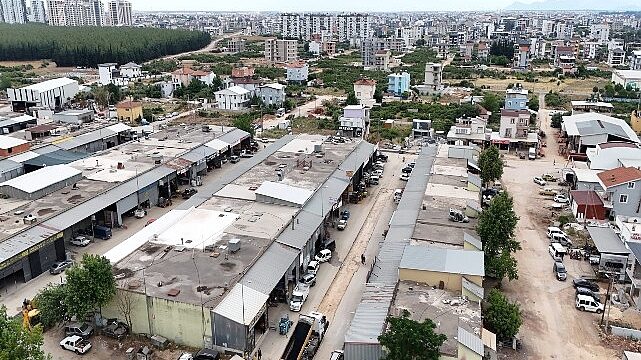 Döşemealtı’nda kanalizasyon ve asfalt çalışmaları eş zamanlı sürüyor