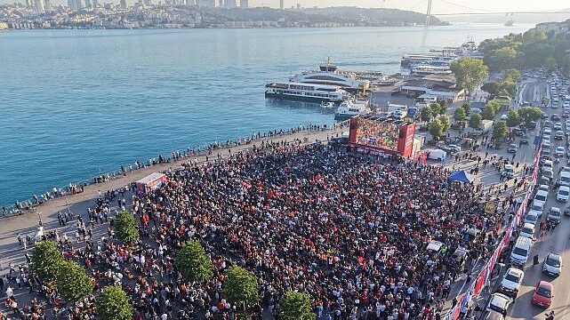 Dünya Kupası Coşkusu İstanbul’un Meydanlarına Taşındı