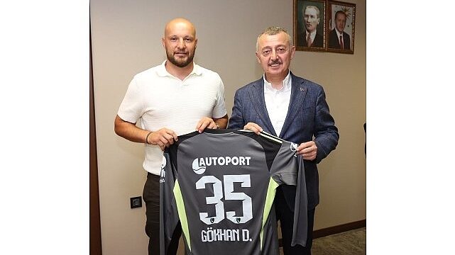 Formasını Büyükakın’a hediye etti, helallik istedi