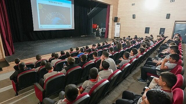 Gaziemir Belediyesi’nden 5 bin 486 öğrenciye geri dönüşüm eğitimi