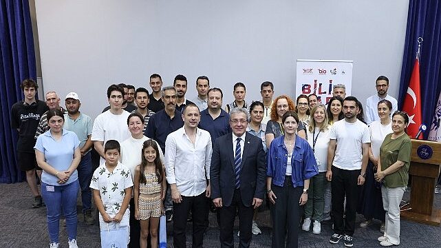 Geleceğin Meslekleri DEÜ’de Konuşuldu: Yapay Zekâ Çağında Fizyoterapist Olmak