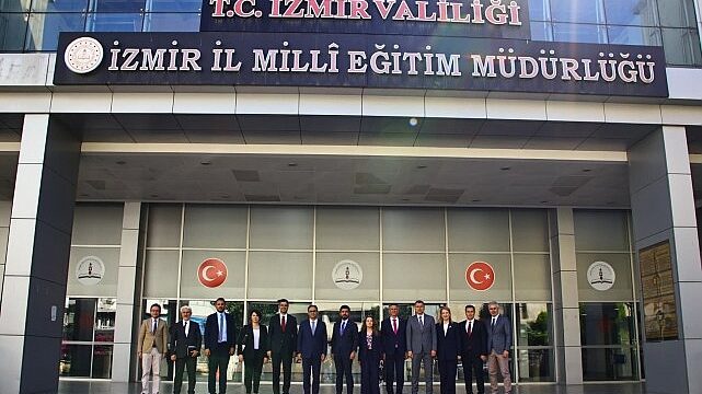 Hayat Boyu Öğrenme Genel Müdürü Dr. Emre Topoğlu ve Ekibi İzmir’i Ziyaret Etti