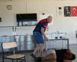 İtfaiyeciler arama kurtarma kampında bir araya geldi