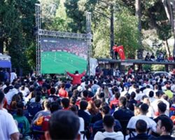 İzmir’de Dünya Kupası heyecanı meydanlara taştı