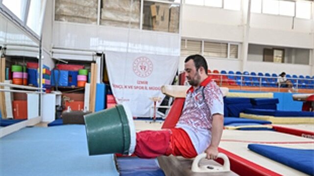 İzmirli özel sporcu Öztürk’ten tarihi başarı