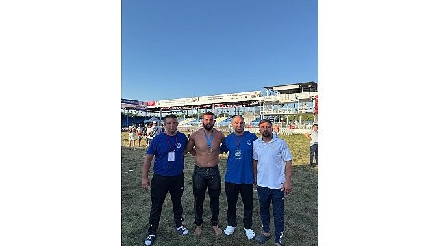 Kağıtspor, Bükreş’te minderi salladı