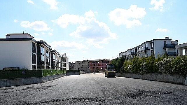 Kartepe’de Asfalt Seferberliği Sürüyor